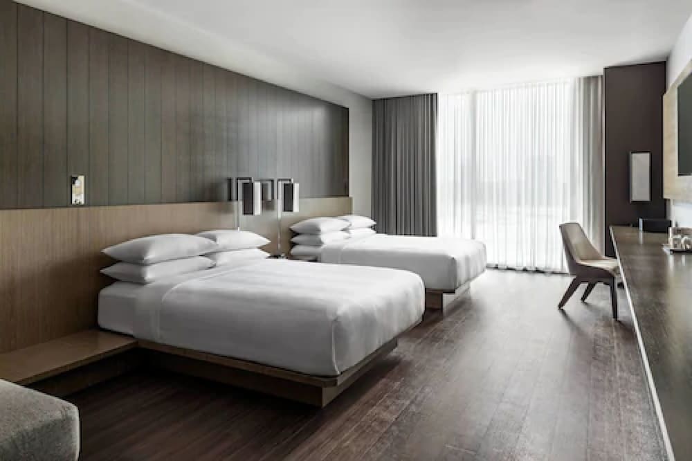 Club Room, 2 Queen Beds