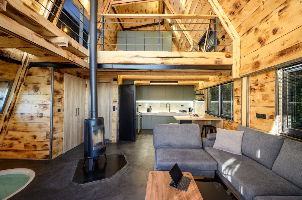House, Smoking photo 3