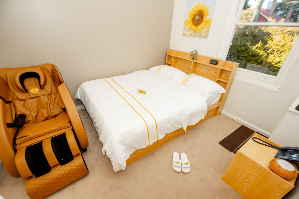 Basic Double Room, Shared Bathroom photo 1