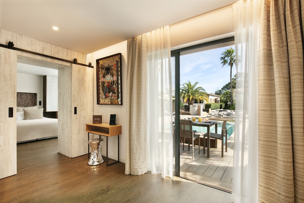 Pool Suite