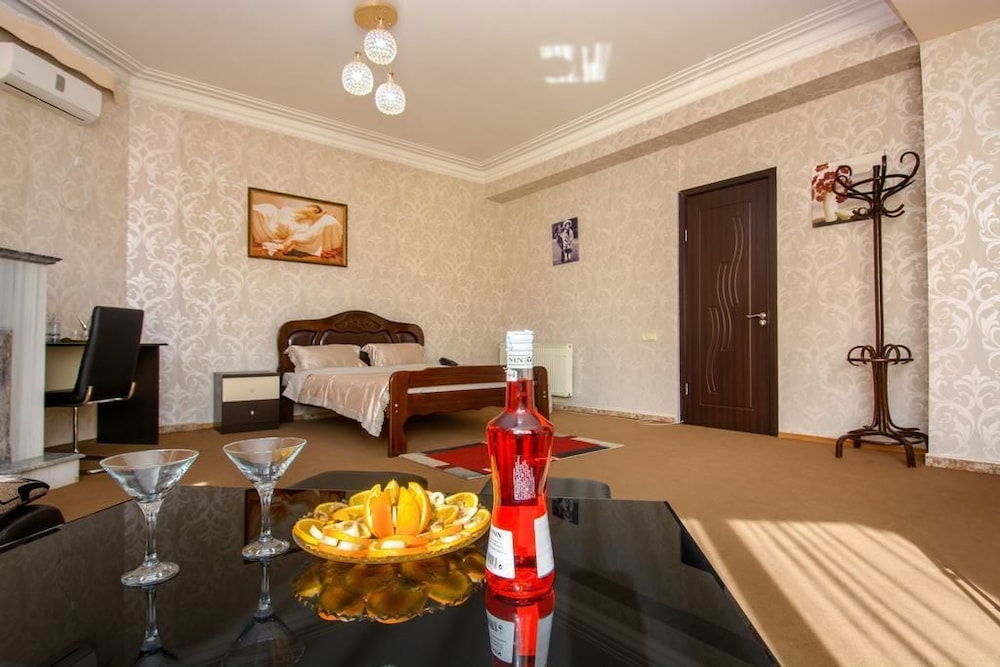 Suite, Balcony