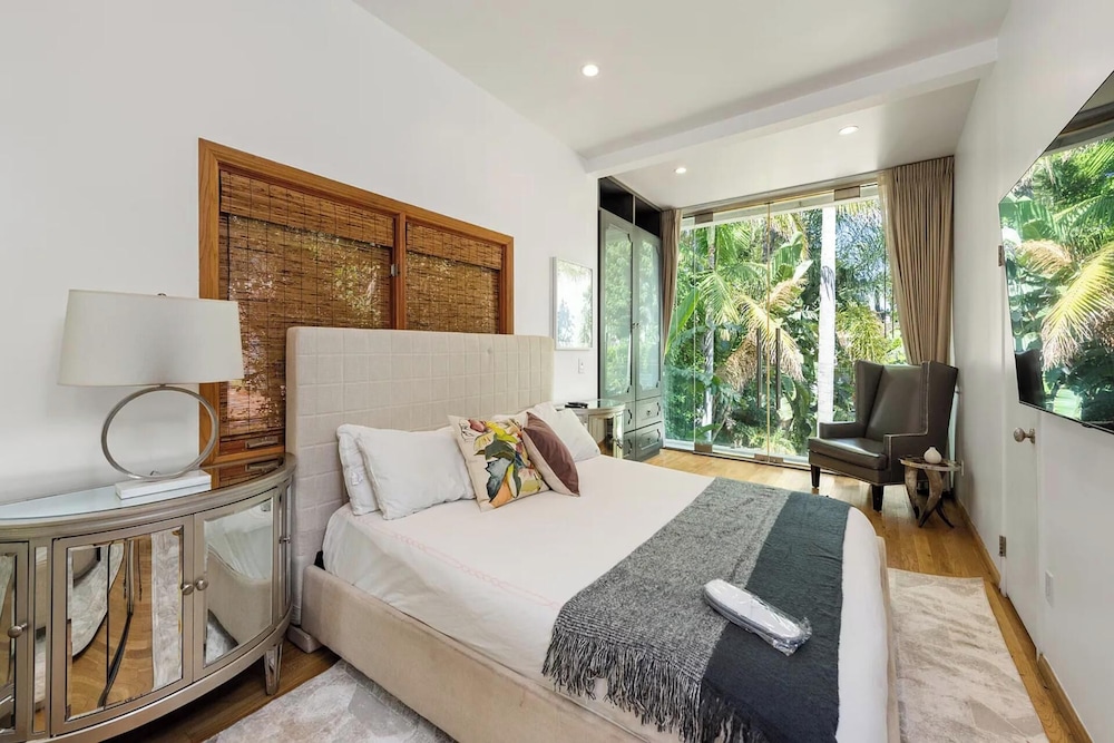 Luxury House, Multiple Beds, Pool Access, Pool View (Alta Royale) photo 3