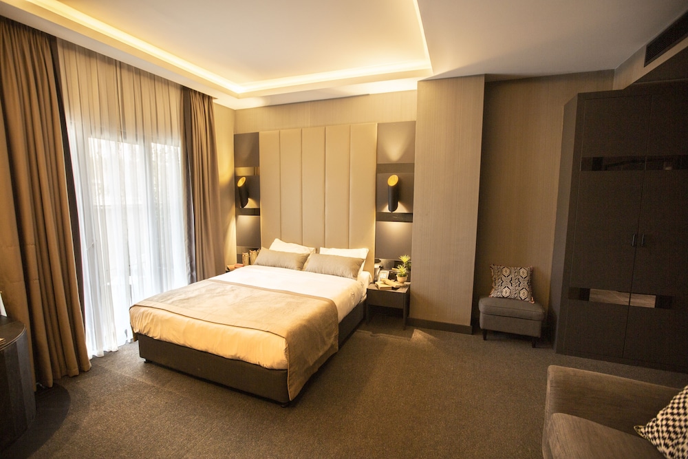 Junior Suite, Jetted Tub photo 2
