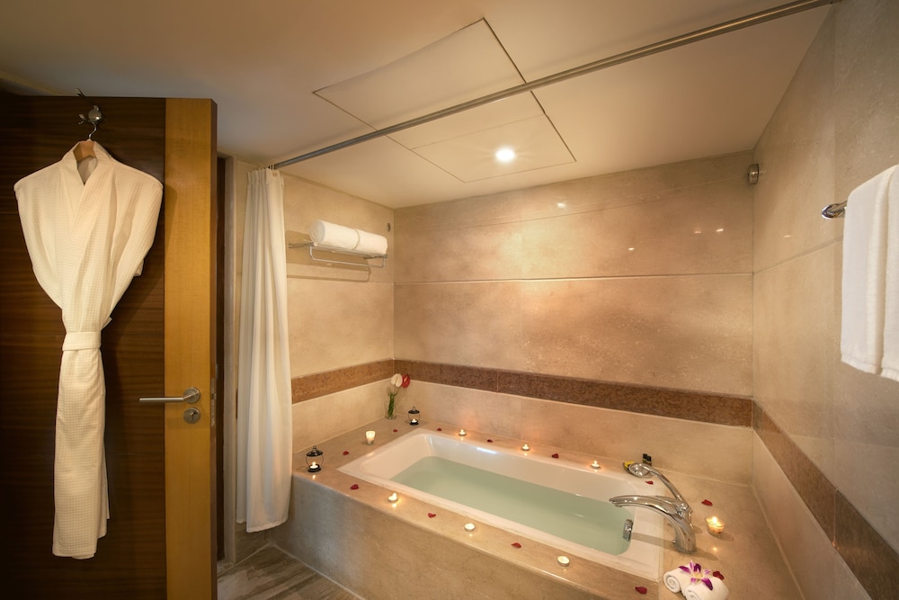 Deluxe Suite - Photo 2