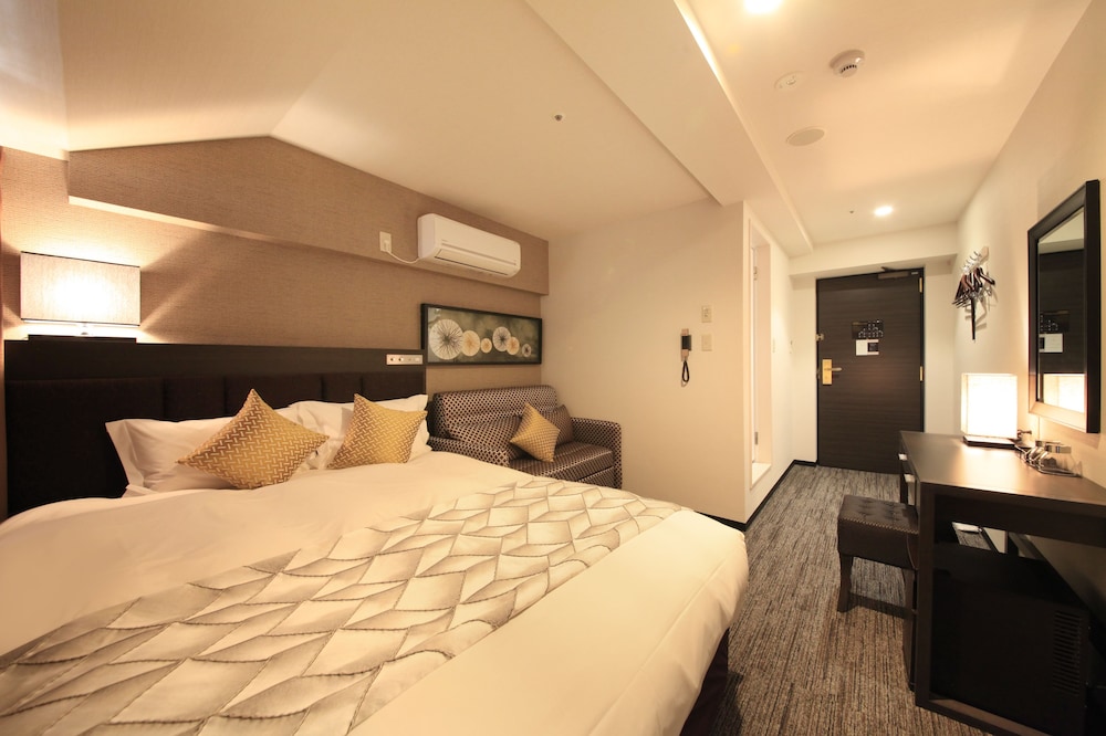 Superior Queen Room, Smoking - Extra Sofa Bed is from 3rd adult