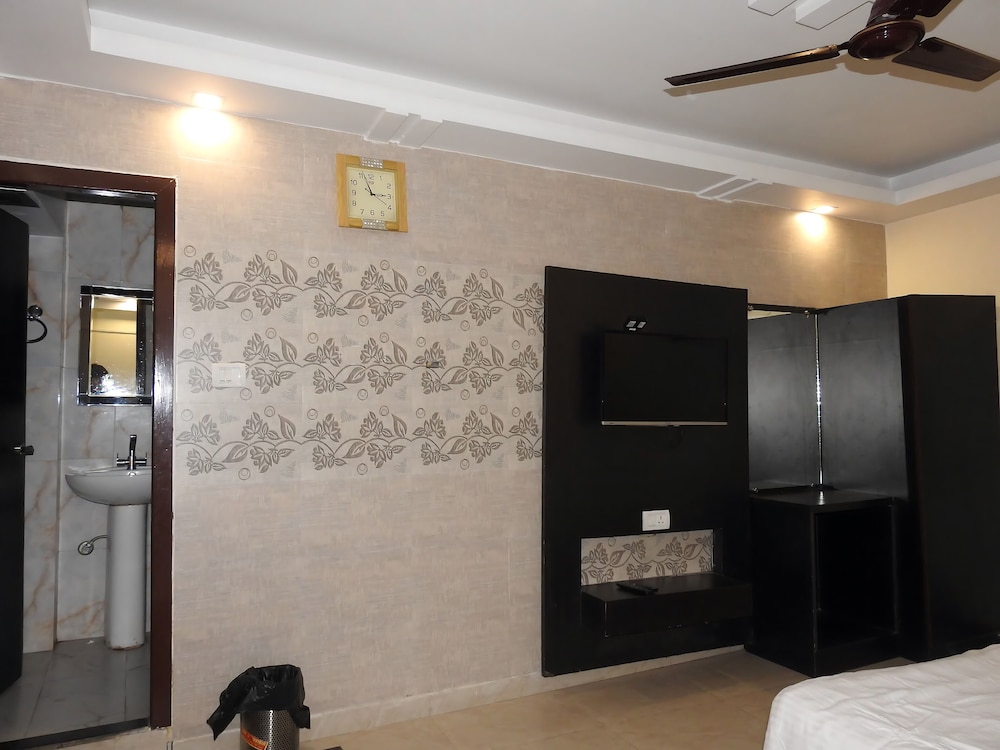 Semi Deluxe room - Photo 14