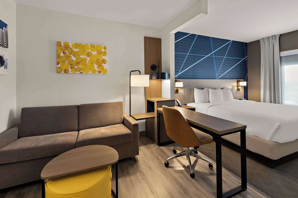 Executive Suite, 1 King Bed, Non Smoking - Photo 5