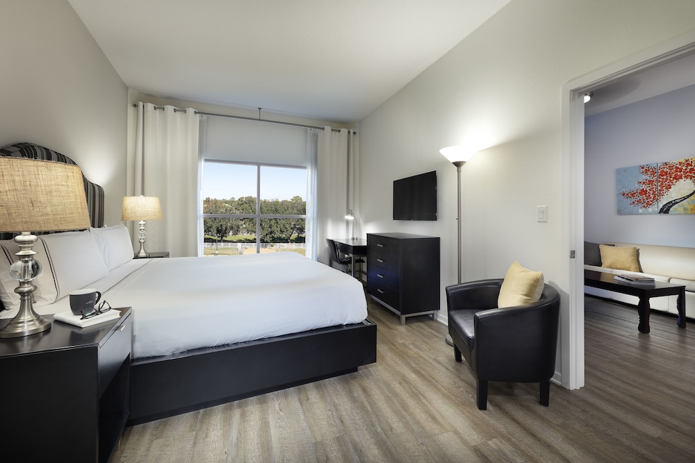 One Bedroom Suite - 1 King Bed - Photo 1