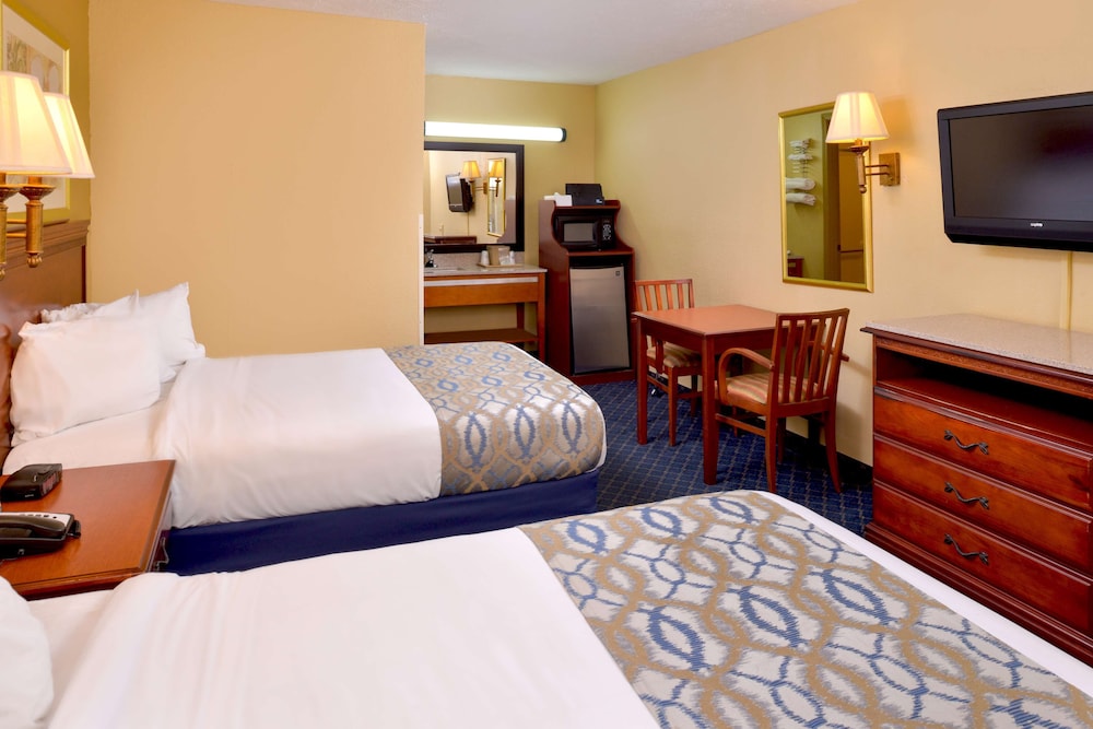 Room, 2 Double Beds, Non Smoking - Photo 6