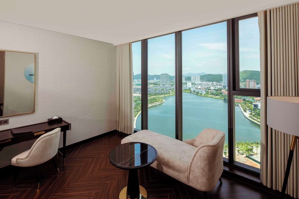Suite, 1 Bedroom, Lake View - Photo 1