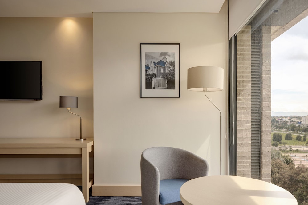 Premium Room, 1 King Bed - Photo 5