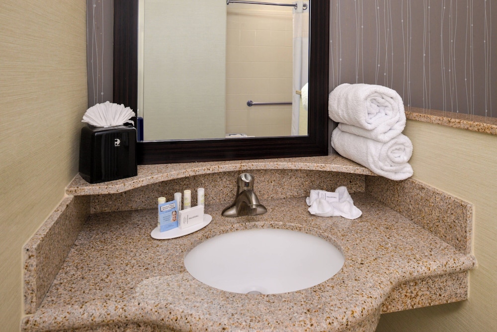 Room, 2 Queen Beds (Mobility/Hearing Accessible, Tub) photo 3
