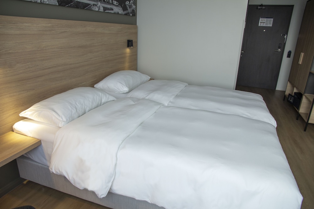 Superior Room, Terrace (Airport View) - Photo 4
