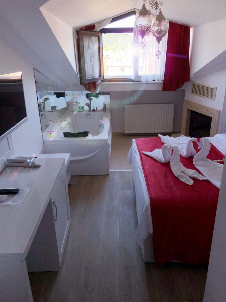 Suite, Jetted Tub
