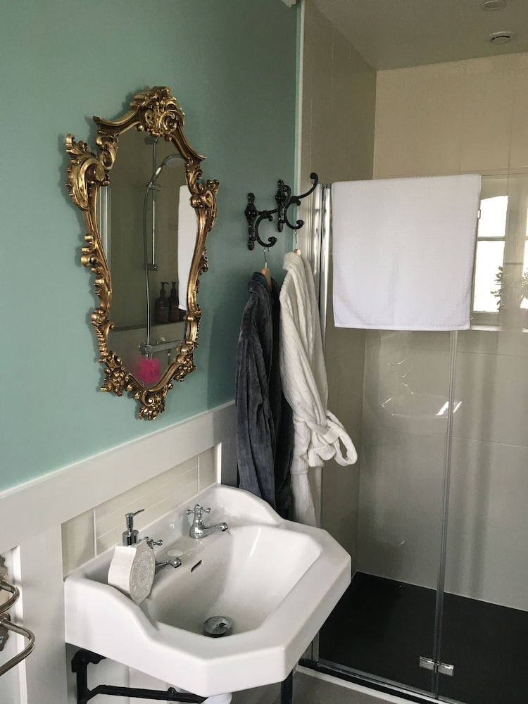 Superior Double Room, 1 King Bed, Non Smoking, Garden View photo 2