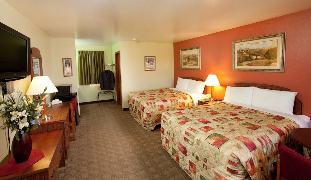 Standard Room, 2 Queen Beds - Photo 1