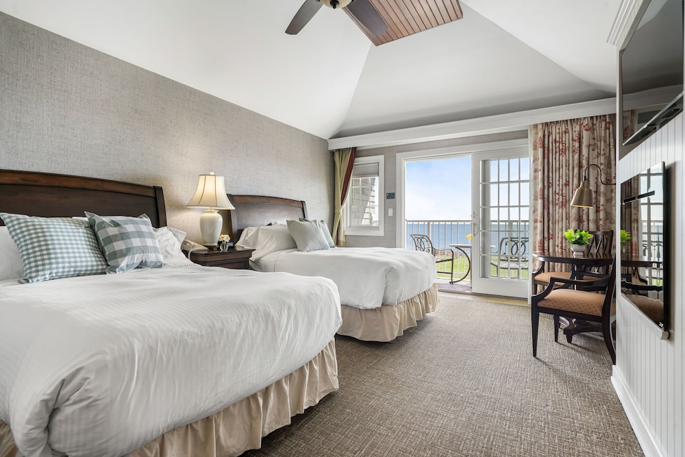 Oceanfront Double (Oceanview, Balcony)