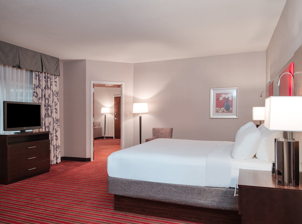 Suite, 1 Bedroom, Roll-in Shower (Communications, Roll-In Shower) photo 1