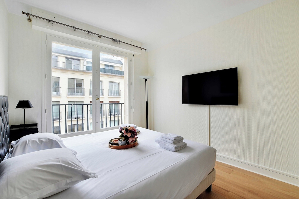 Apartment photo 2