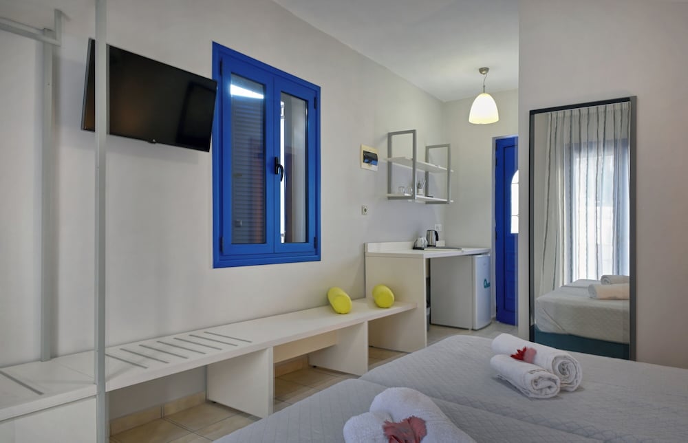 Deluxe Double / Twin Room with Side Sea View - Photo 3