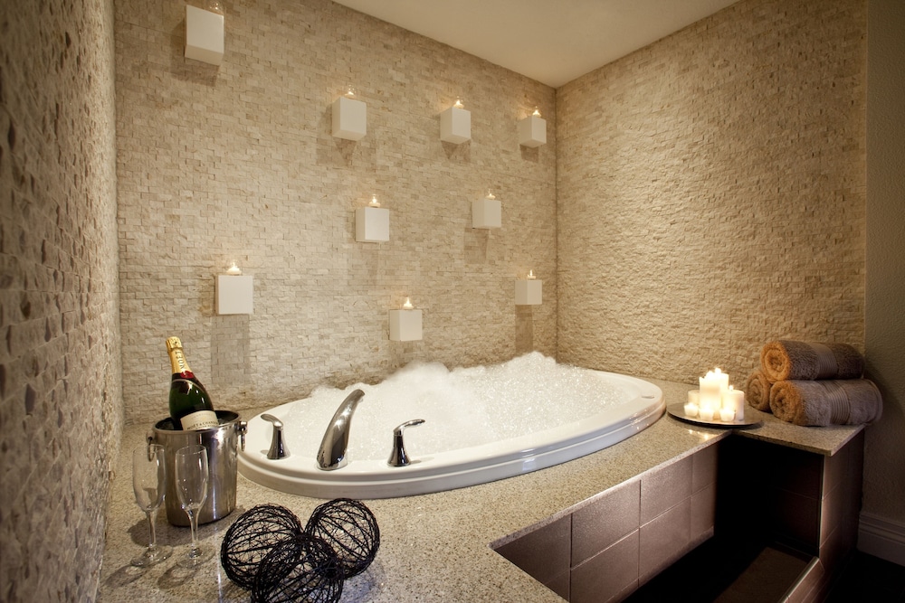 Enclave King Spa Suite - Photo 2