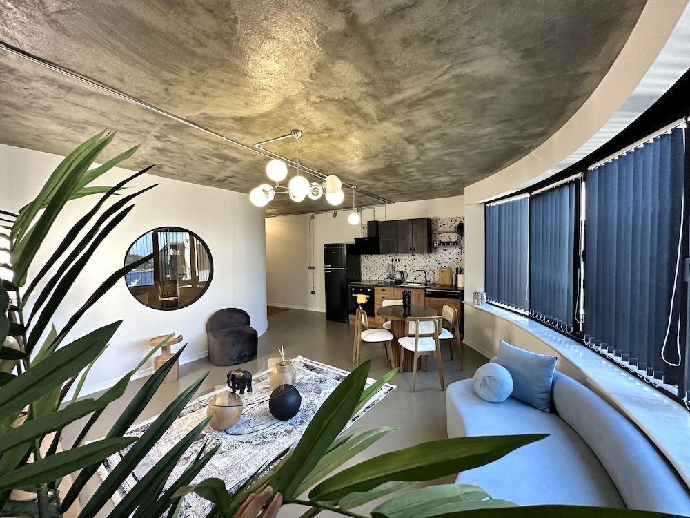 Signature Apartment photo 1