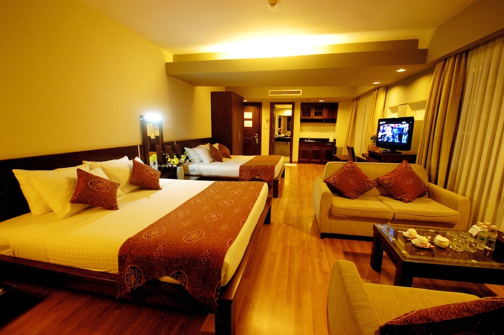 Family Room, 2 Double Beds, City View photo 3