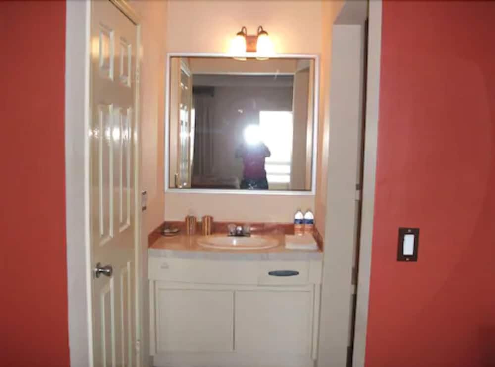 2 Queen Size Bed Room photo 2