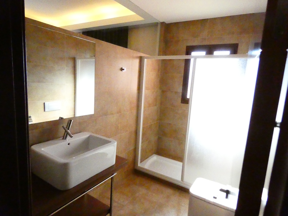 Standard Double or Twin Room - Photo 18