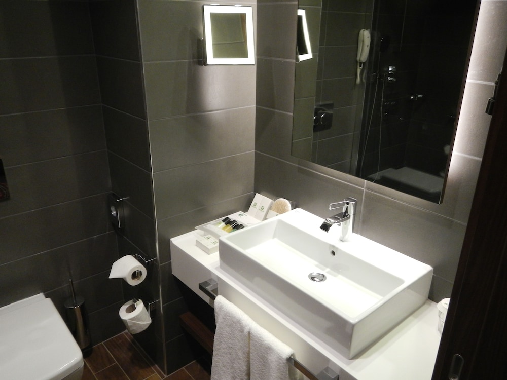 Standard Room thumbnail 5