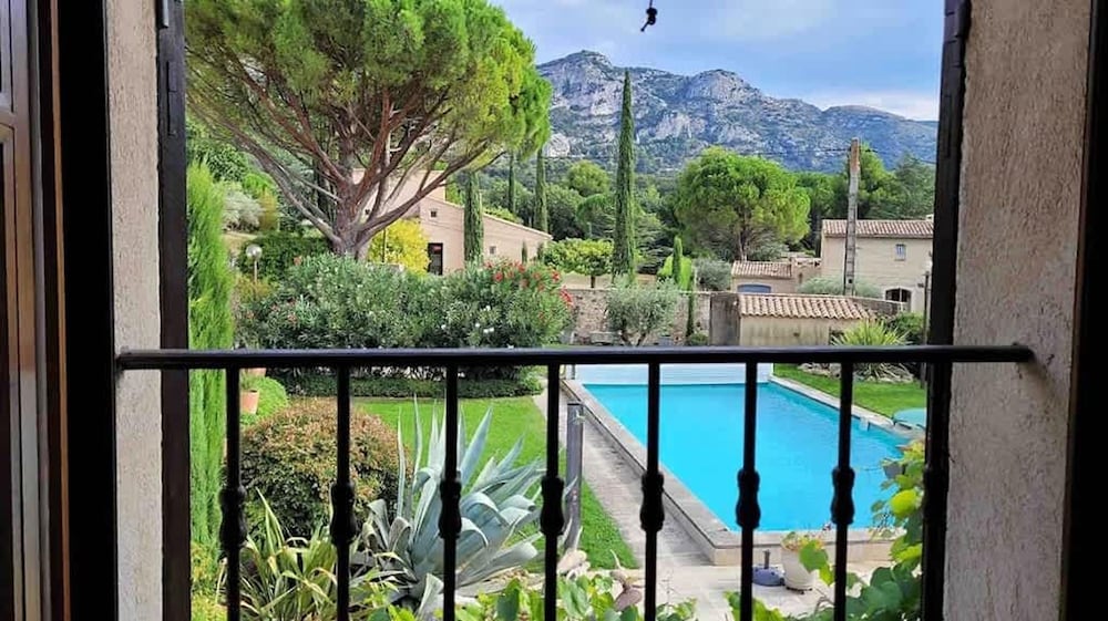 Villa photo 3