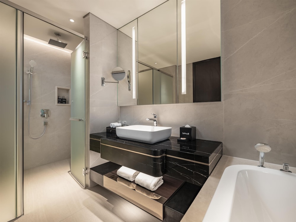 Deluxe Room, Bay View - Photo 9