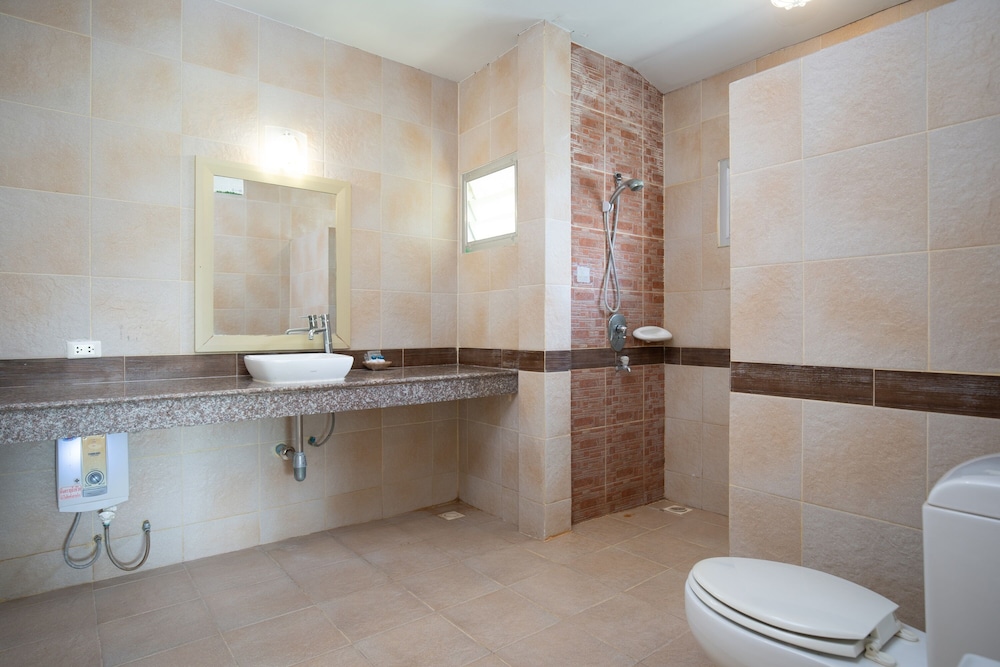 House, 2 Bedrooms, Jetted Tub