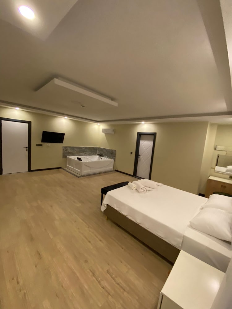 Room - Photo 1