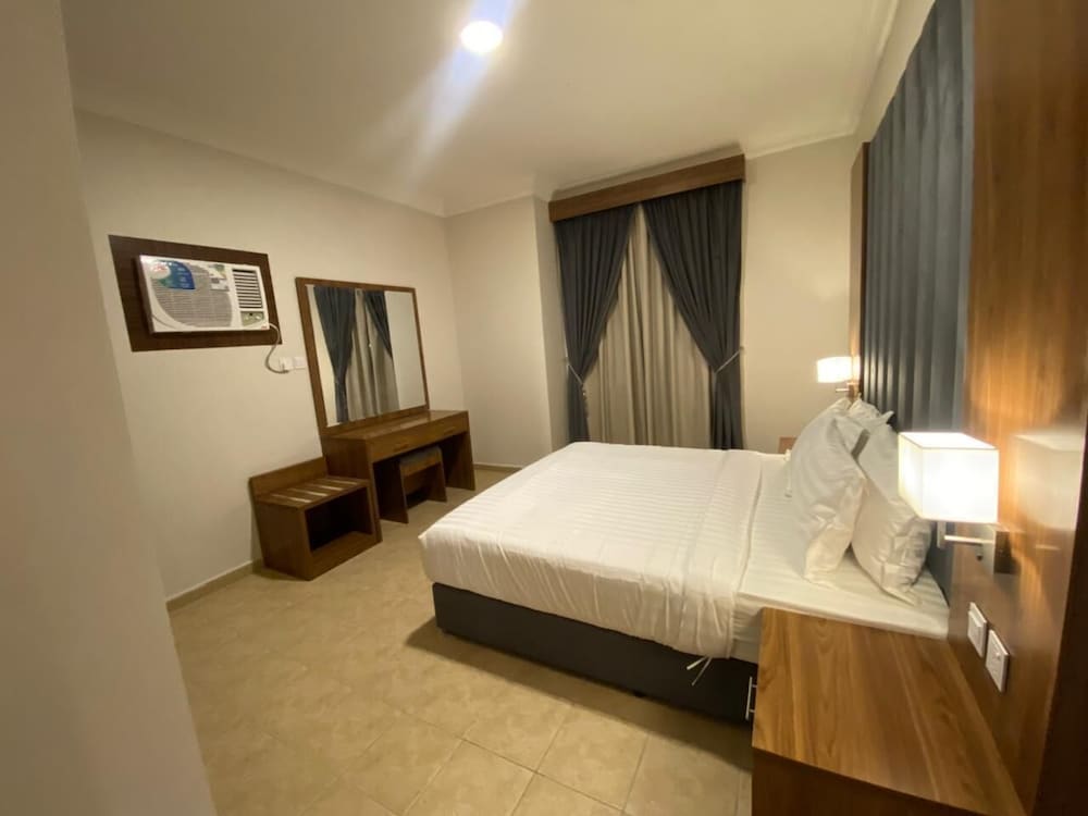 Deluxe Studio Suite, City View photo 3