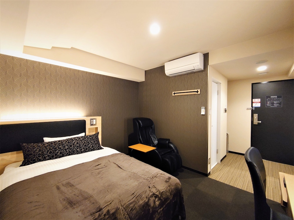 Premium Single Room, 1 Double Bed, Non Smoking (with Massage chair) - Photo 1