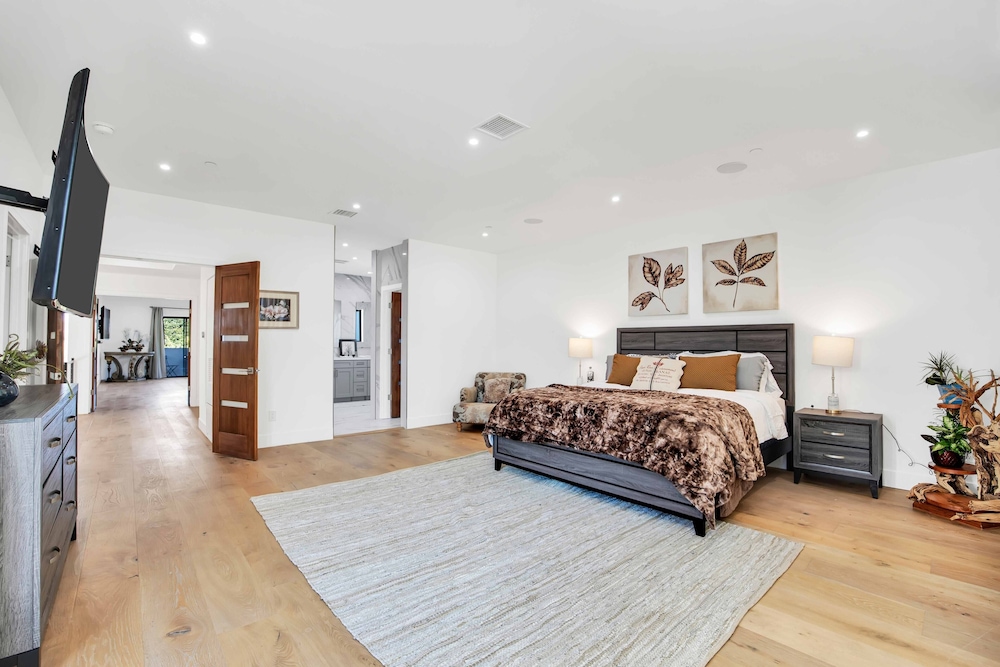 House (4 Bedrooms)
