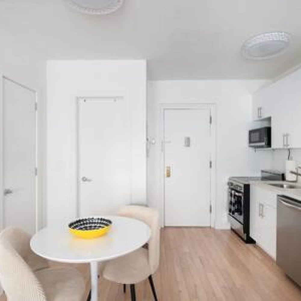 Apartment photo 2