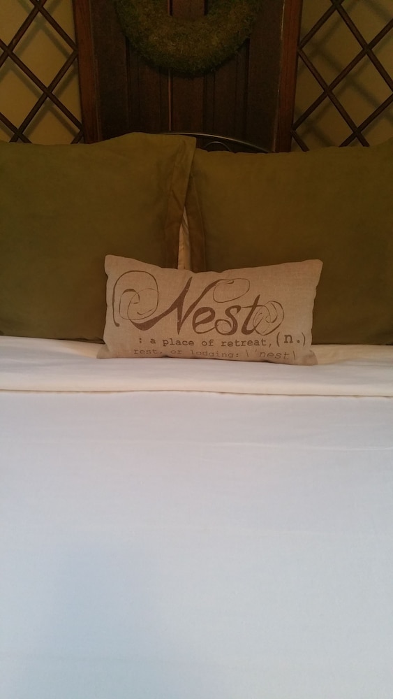 Premium Room, 1 Queen Bed, Non Smoking (The Nest) photo 2