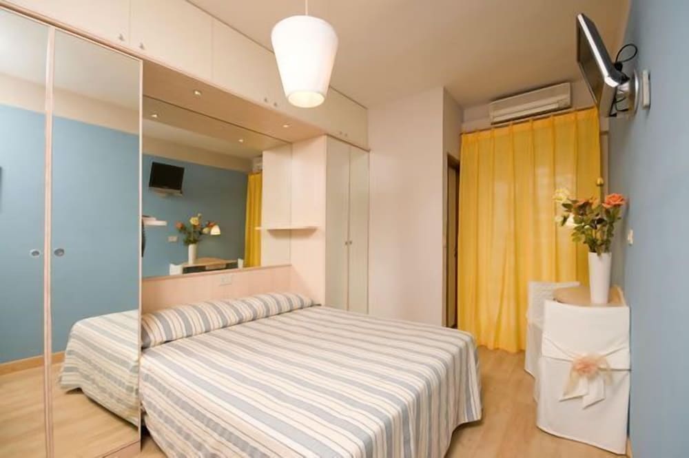 Standard Double Room - Photo 4