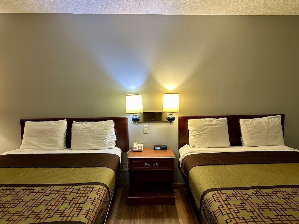 Room, 2 Queen Beds, Non Smoking - Photo 2