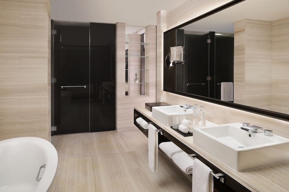 Grand Suite, 1 Bedroom thumbnail 6