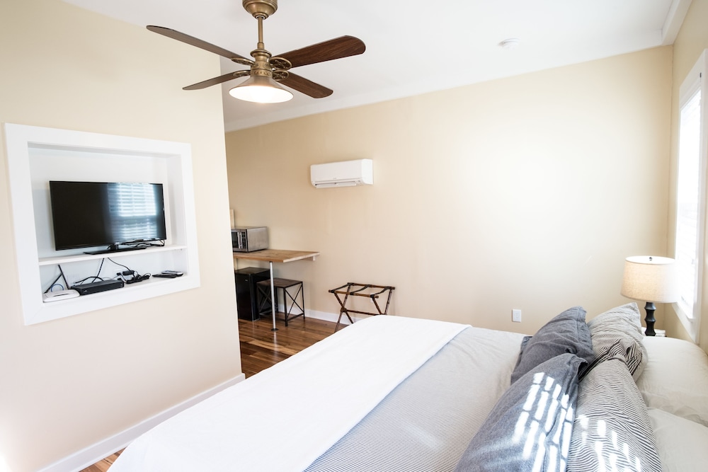 Deluxe Double Room, 1 King Bed with Sofa bed, Kitchenette (Coach House) photo 2