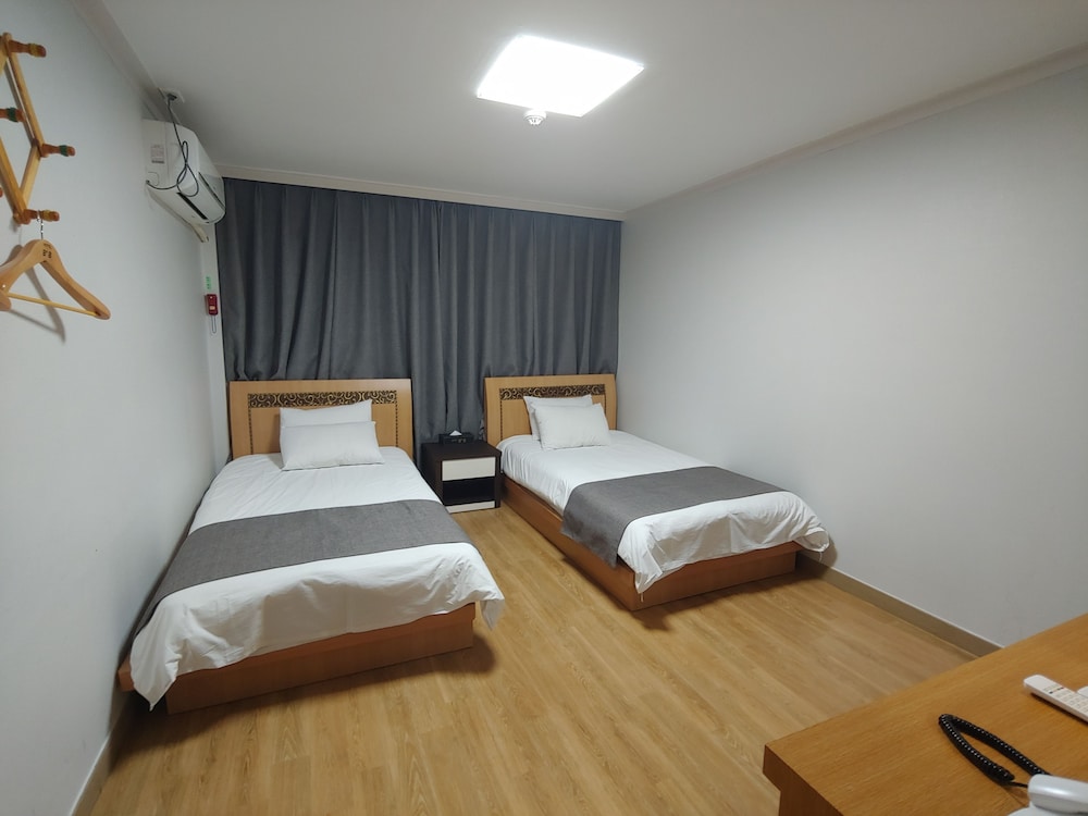 Standard Twin Room, 2 Twin Beds photo 2