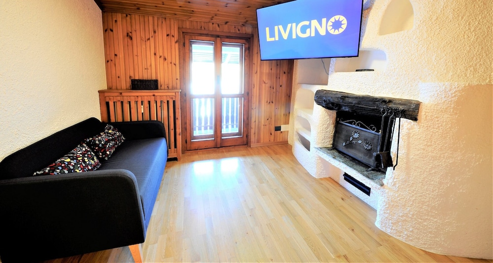 Standard Apartment, 2 Bedrooms, Kitchen, Mountain View