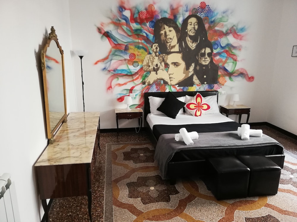 Family Room, Shared Bathroom photo 1