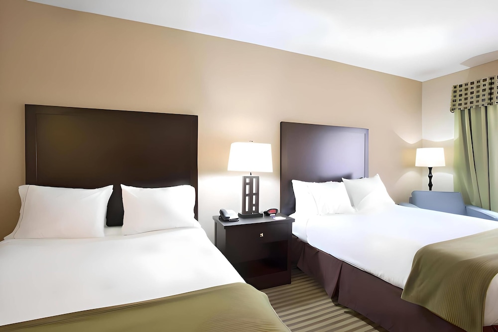 Room, 2 Queen Beds, Accessible, Non Smoking - Photo 1
