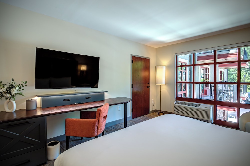 Standard Room, 1 King Bed - Photo 4