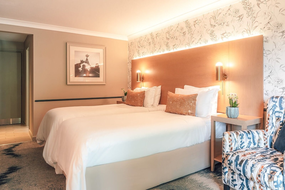 Signature Twin Room - Photo 2