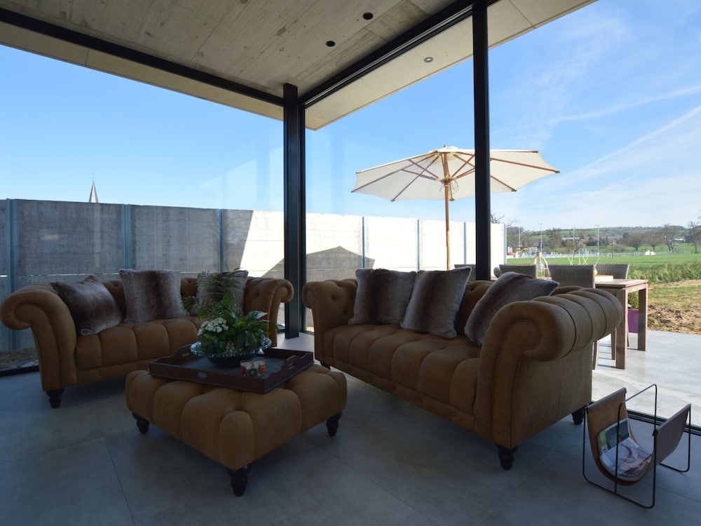 Villa photo 2